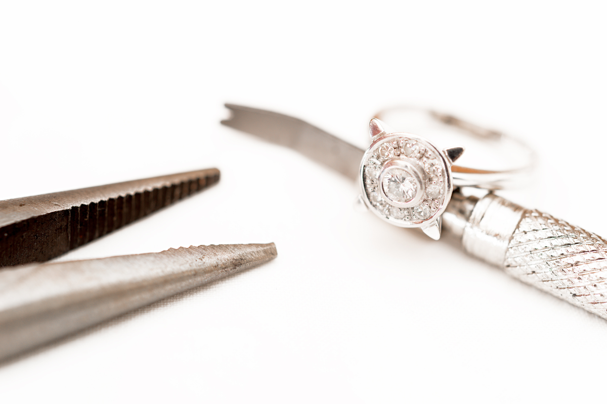 Nhẫn kim cương bị rộng có chỉnh lại được không