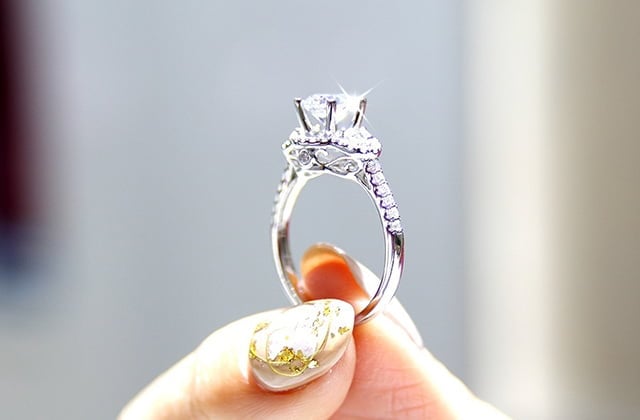 Làm sao để kim cương không bị xỉn màu