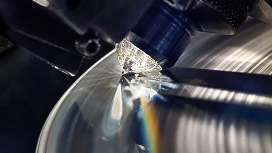 Kỹ thuật mài bóng kim cương tinh xảo