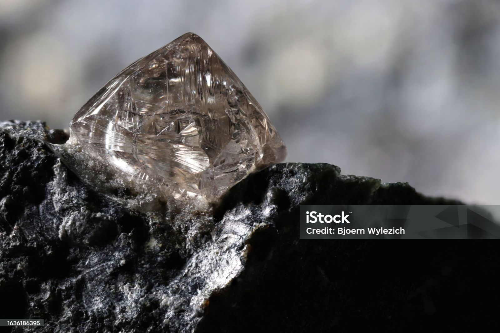 Quy trình chế tác trang sức kim cương thủ công - MK JEWELRY