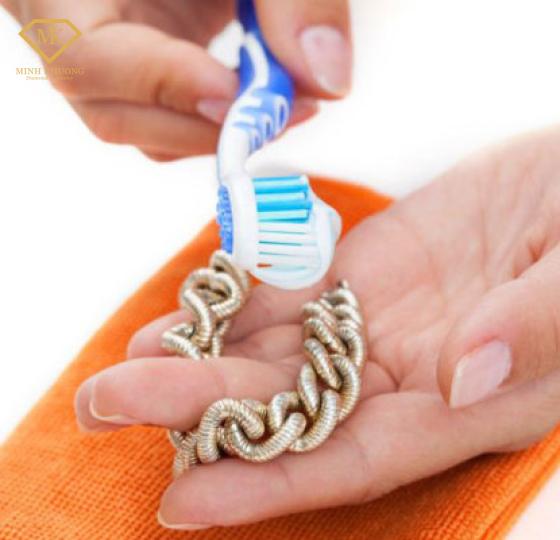 Sửa chữa trang sức kém chất lượng