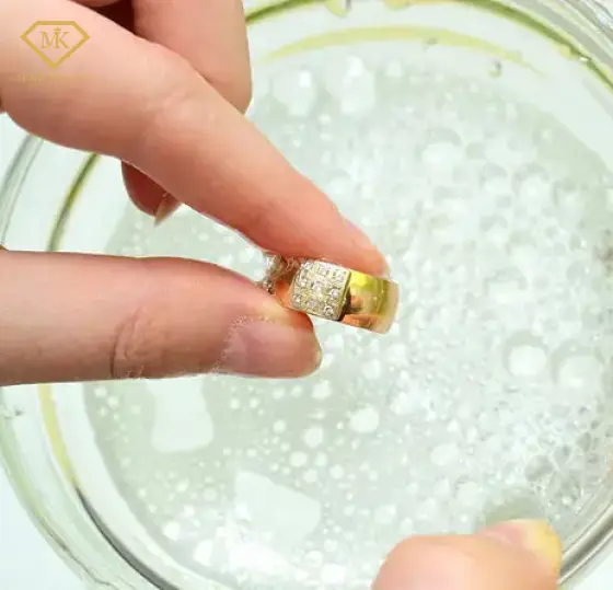 “Tự vệ sinh nhẫn vàng/kim cương tại nhà – đơn giản mà hiệu quả”