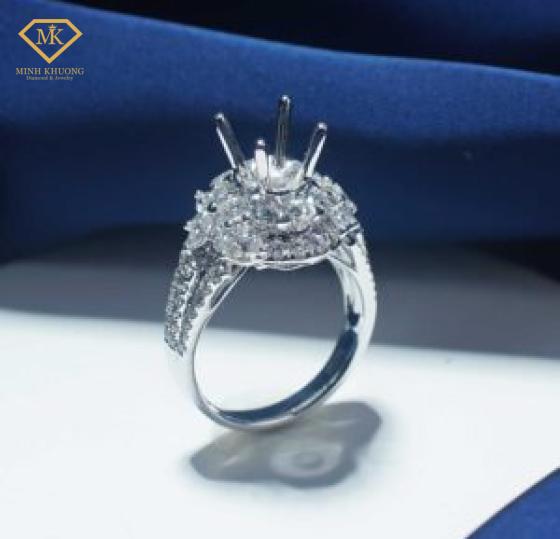 Làm nhẫn kim cương đính hôn theo yêu cầu