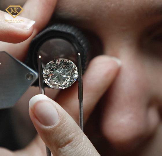 Kiểm tra kim cương với giấy