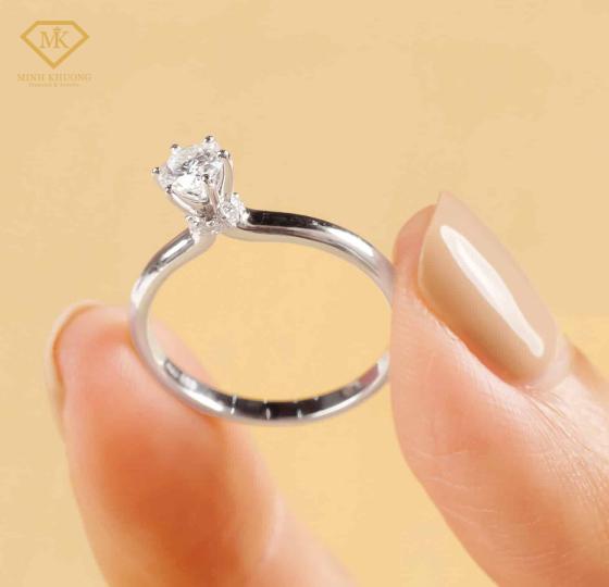 Nhẫn kim cương vàng trắng có bị xỉn màu không?