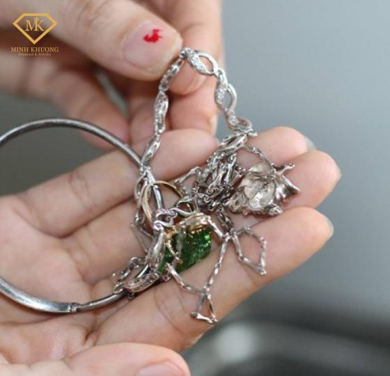 Làm mới nữ trang cũ