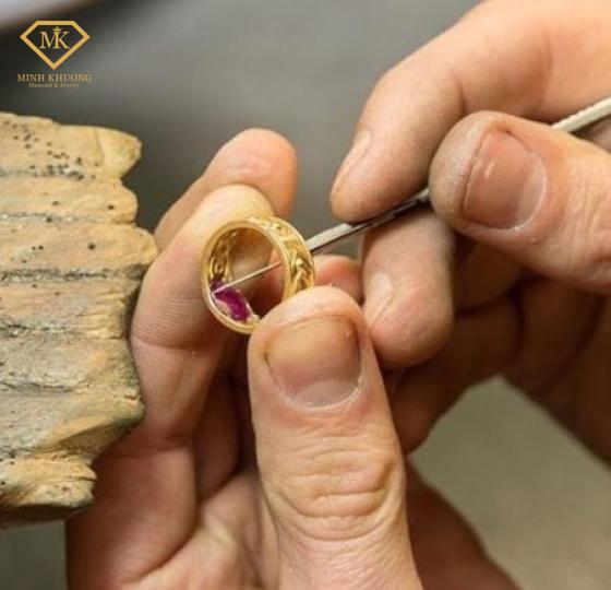 đúc trang sức thủ công