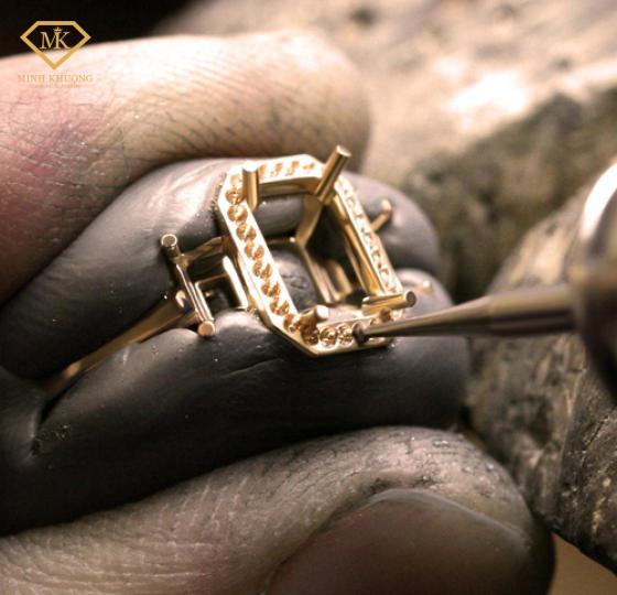 Đ&uacute;c trang sức v&agrave;ng bạc tại HCM