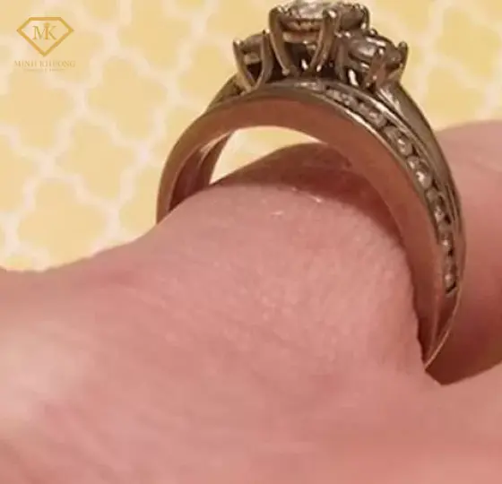 Nhẫn kim cương bị rộng có chỉnh lại được không