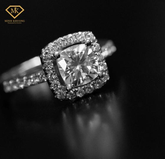 Gia c&ocirc;ng trang sức kim cương gi&aacute; xưởng